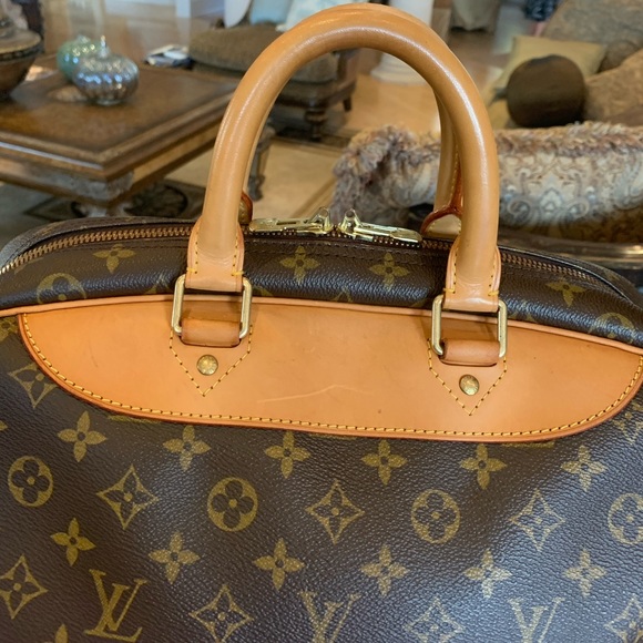 Louis Vuitton Evasion Luggage - Picture 15 of 16